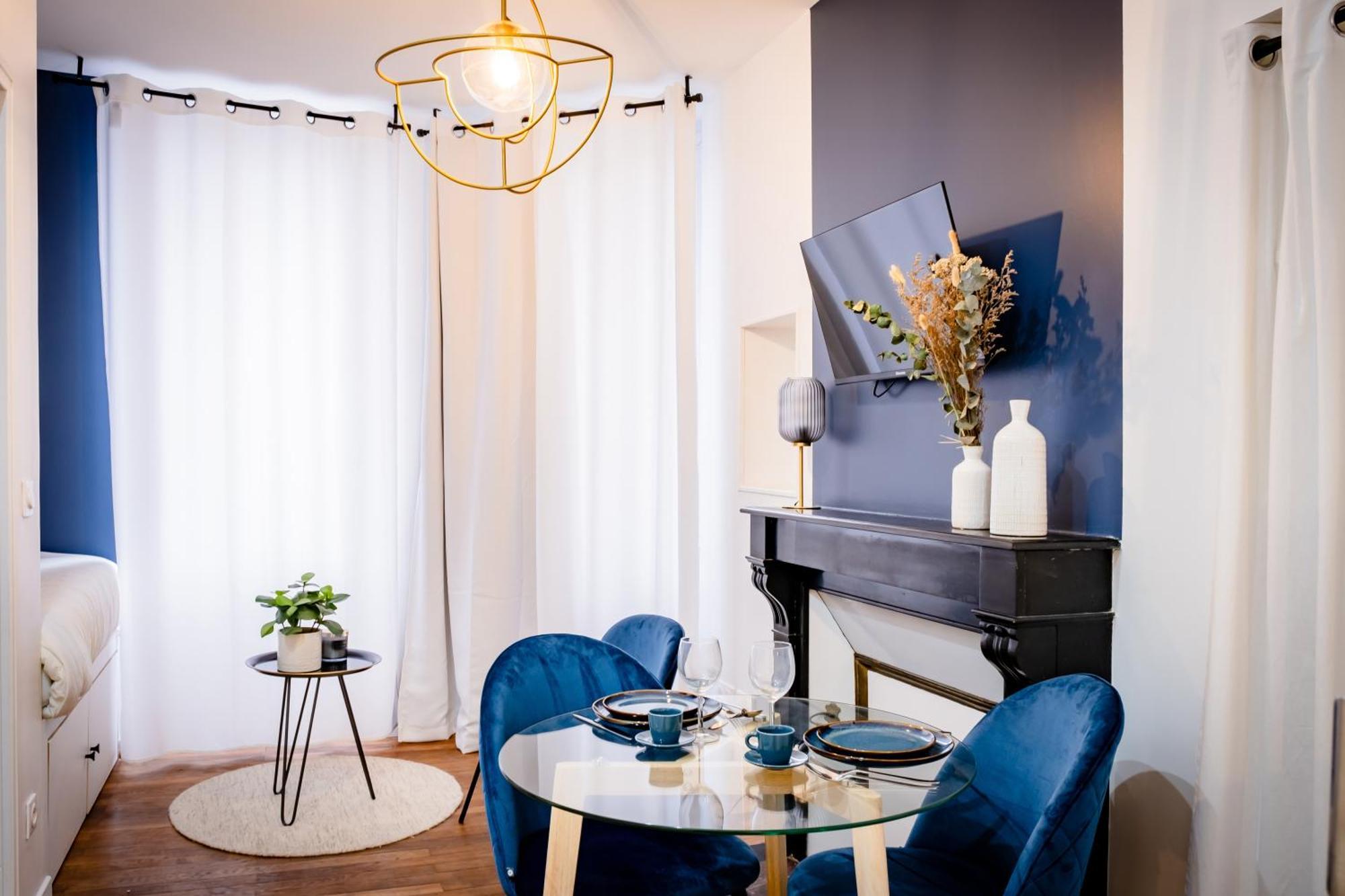 Le Saphir ~ Elegant ~ Arrivee Autonome Apartment Bressuire Exterior photo